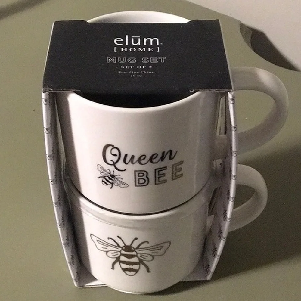 Pair of Queen Bee Coffee Mugs Golden Bees ELUM Brand White and Gold Brand NEW